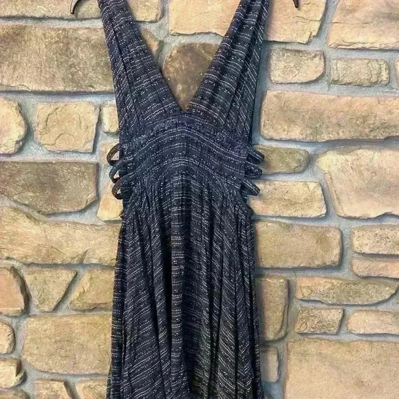 Illa Illa Women's Short Sexy Side Cut Out Peep Rayon Dress size small Cute! - Picture 1 of 11